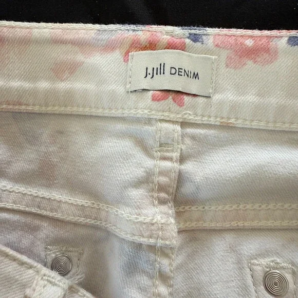 J. Jill Denim Floral Bermuda Shorts Size 6 - Picture 4 of 4